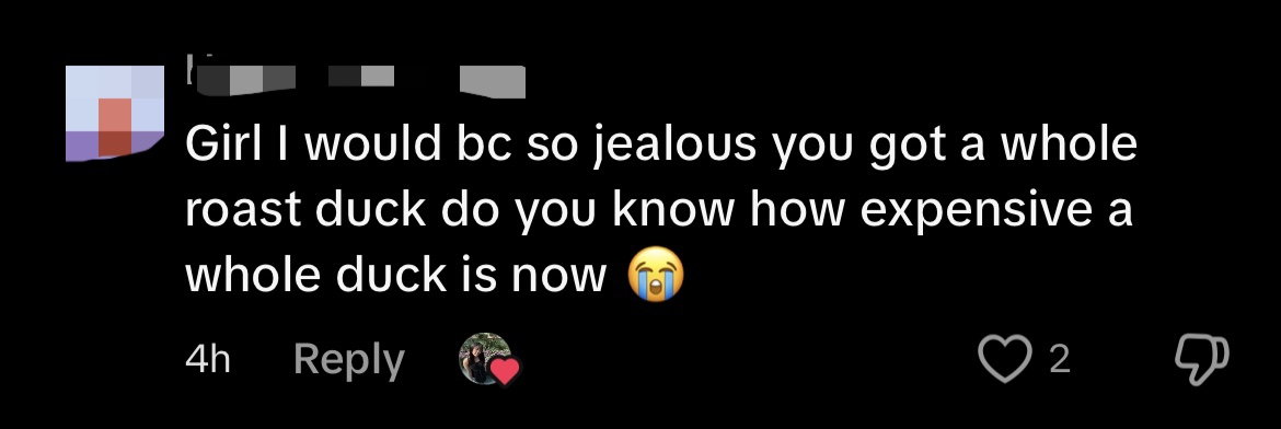 SG Girl Receives Whole Roasted Duck From Friends At Graduation Ceremony, Amuses Netizens comment 1